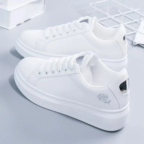 🔹 Classy white sneakers
🔹 Size 36-40
🔹 Small fitting
