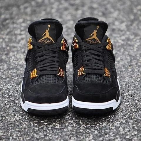 Jordan 4 loyalty 
40/43/44/45