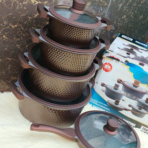 Die casting non-stick coating pots. 
