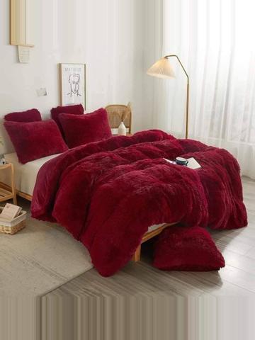 Fluffy duvet with 4 pillowscases and a Bedsheet 