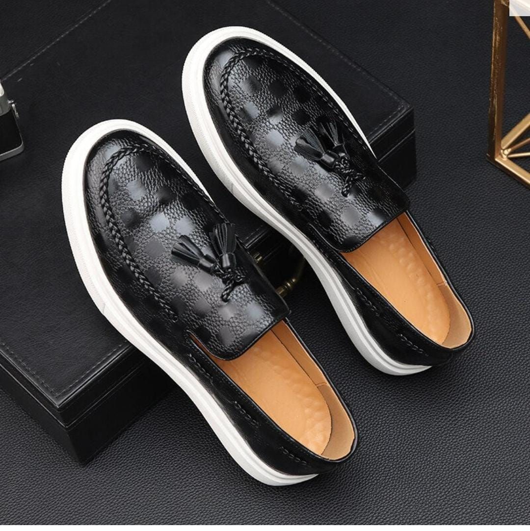 *Men tassel casuals*

